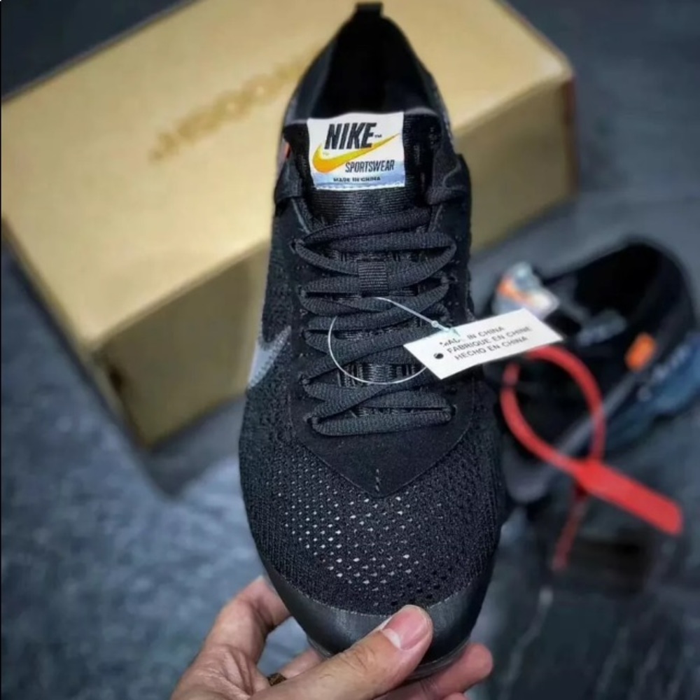 Nike x Off White Vapormax “Black” - Picture 4 of 8